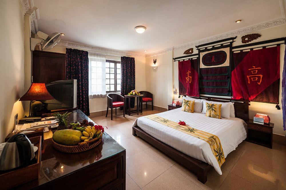 Red Hibiscus Hotel Phnom Penh Bagian luar foto