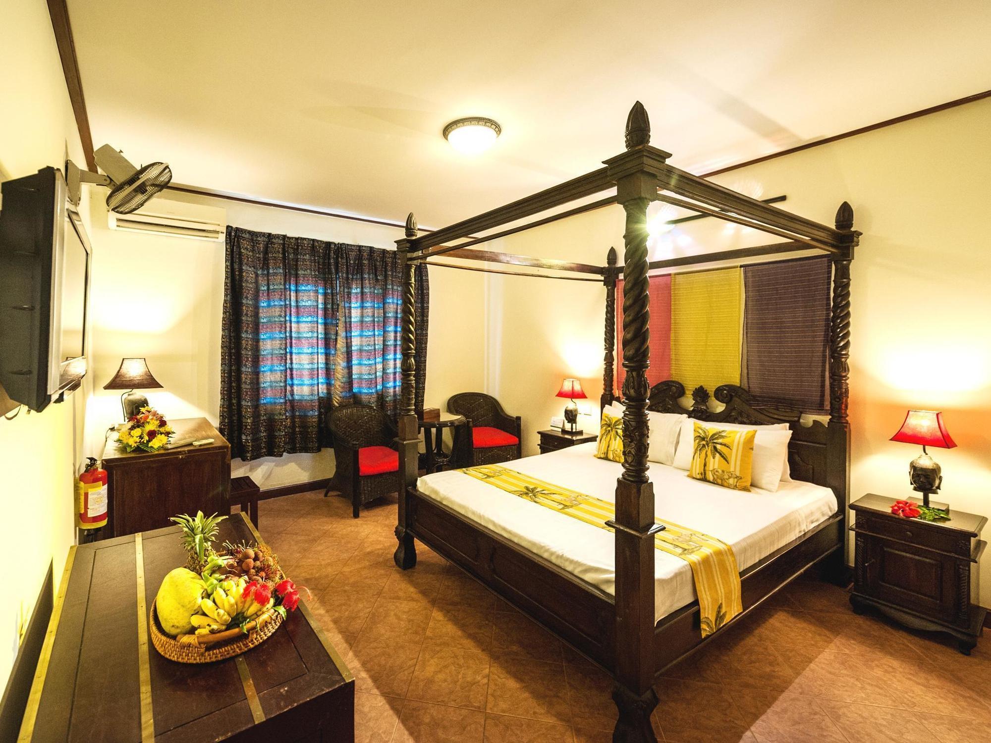 Red Hibiscus Hotel Phnom Penh Bagian luar foto