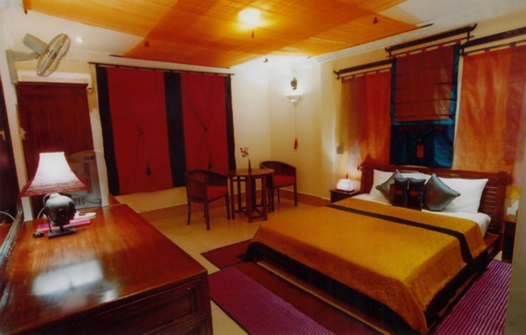 Red Hibiscus Hotel Phnom Penh Bagian luar foto