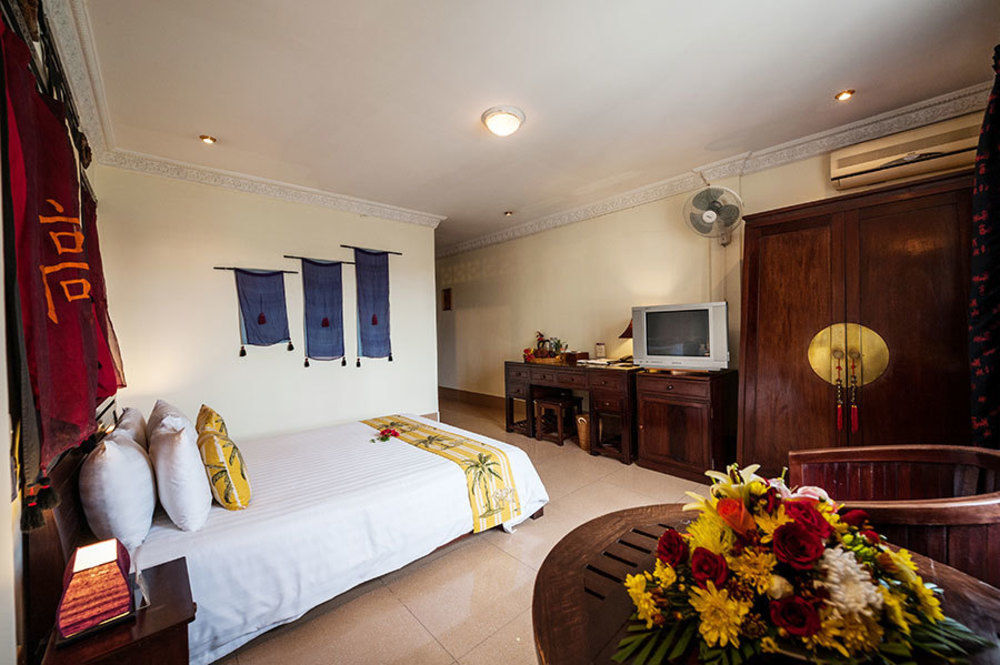 Red Hibiscus Hotel Phnom Penh Bagian luar foto