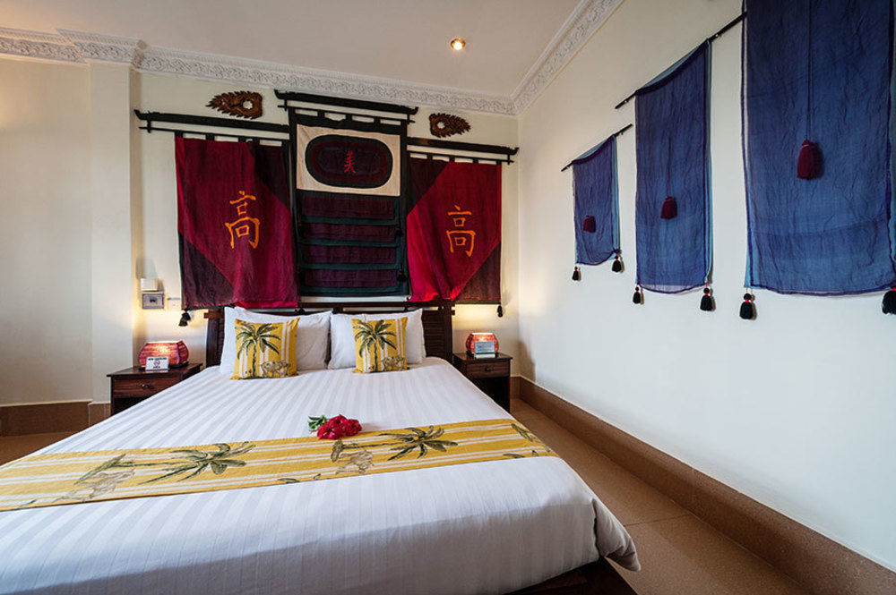 Red Hibiscus Hotel Phnom Penh Bagian luar foto