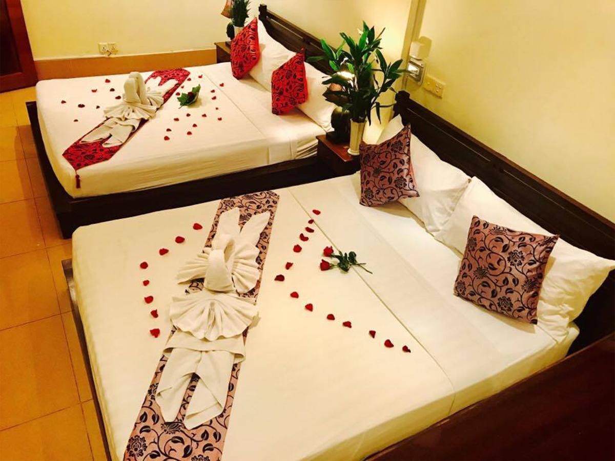 Red Hibiscus Hotel Phnom Penh Bagian luar foto