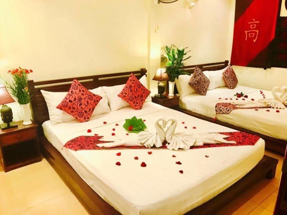 Red Hibiscus Hotel Phnom Penh Bagian luar foto