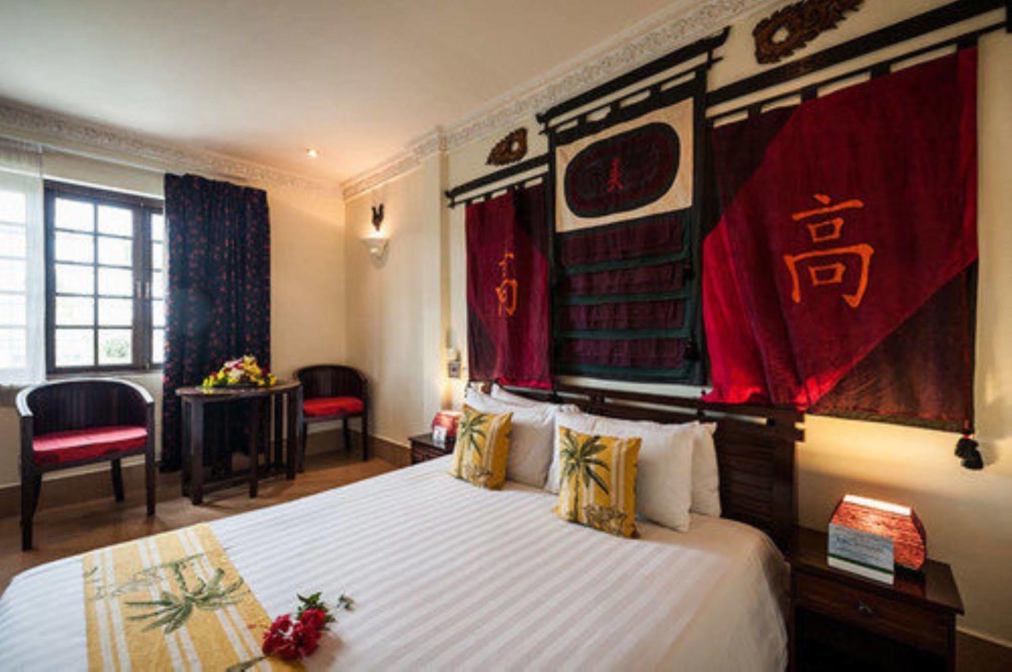 Red Hibiscus Hotel Phnom Penh Bagian luar foto