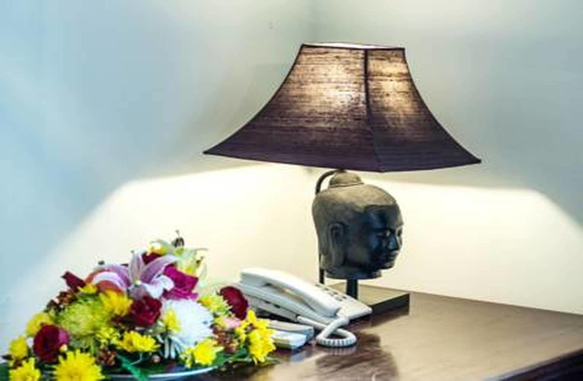 Red Hibiscus Hotel Phnom Penh Bagian luar foto